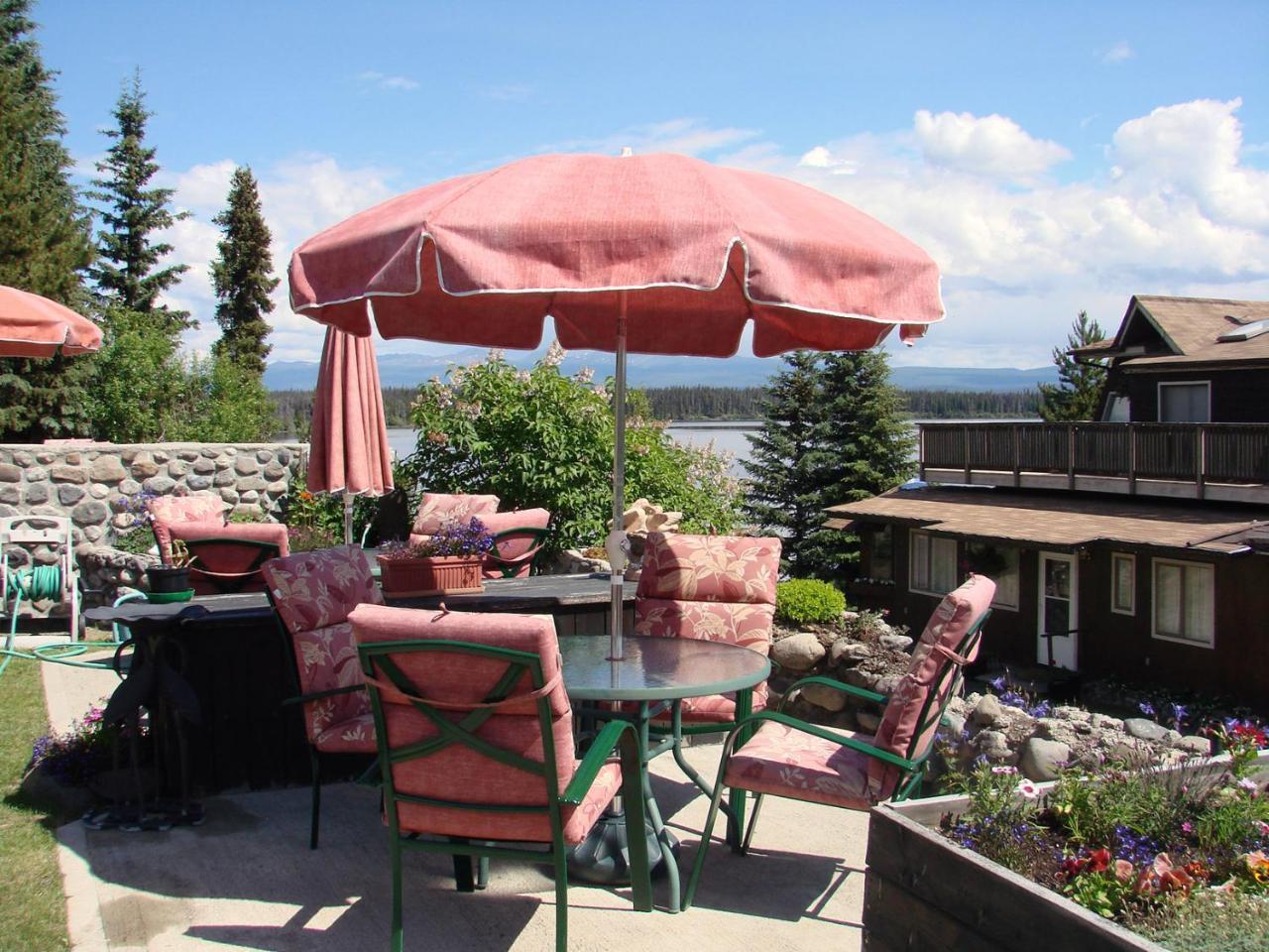 Eagle'S Nest Resort Anahim Lake Exterior photo